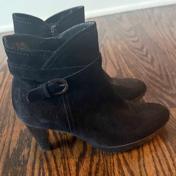 Blondo AquaProtect Black Ankle Boots - Picture 1 of 5